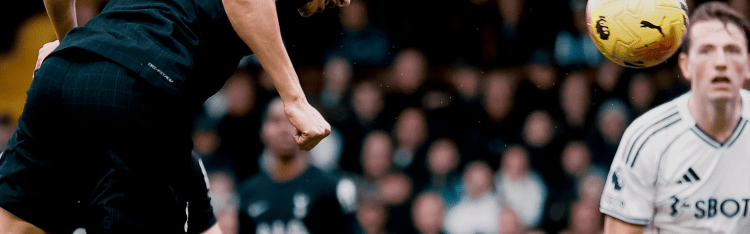 英超最新积分榜！阿森纳多赛5分领跑，曼联重返前3，热刺10轮不胜