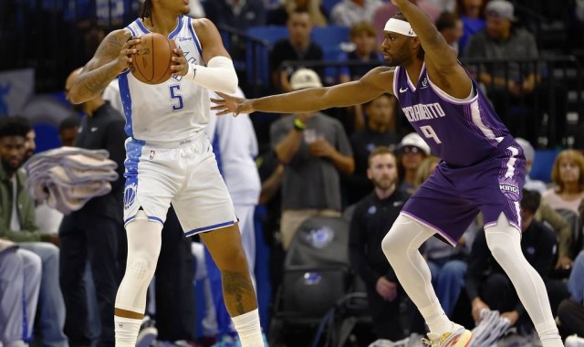 班凯罗30+9+7贝恩23分 德罗赞空砍33+11魔术胜国王