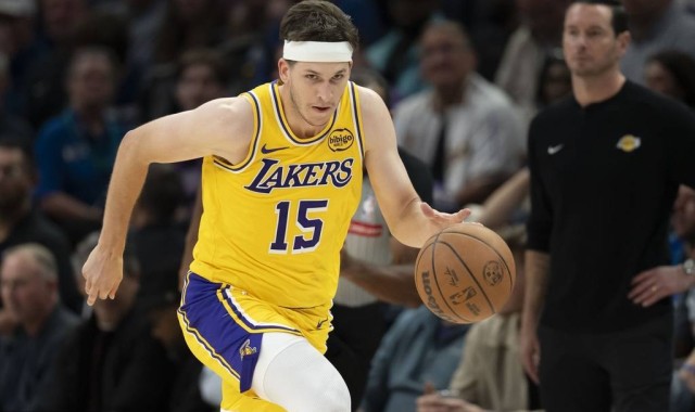 里夫斯变超巨引东詹膜拜 两个隐忧却让湖人犯难！