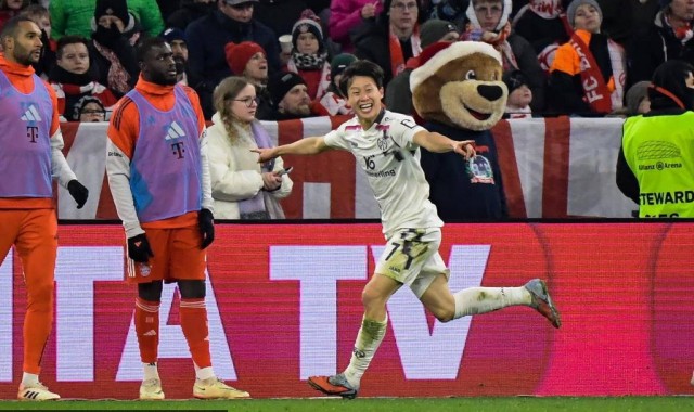 拜仁慕尼黑大胜沃尔夫斯堡：德甲重启，乌龙球纪录之夜