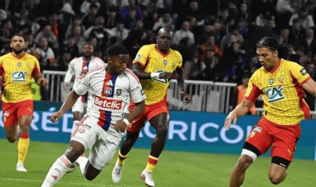 法甲第26轮焦点战：里昂VS巴黎FC