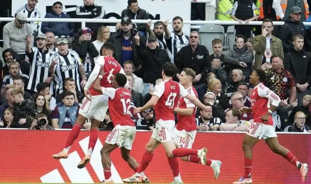 卖15人仍斩10连胜！埃梅里用残阵吊打曼联，豪门瞎找帅真瞎了眼？